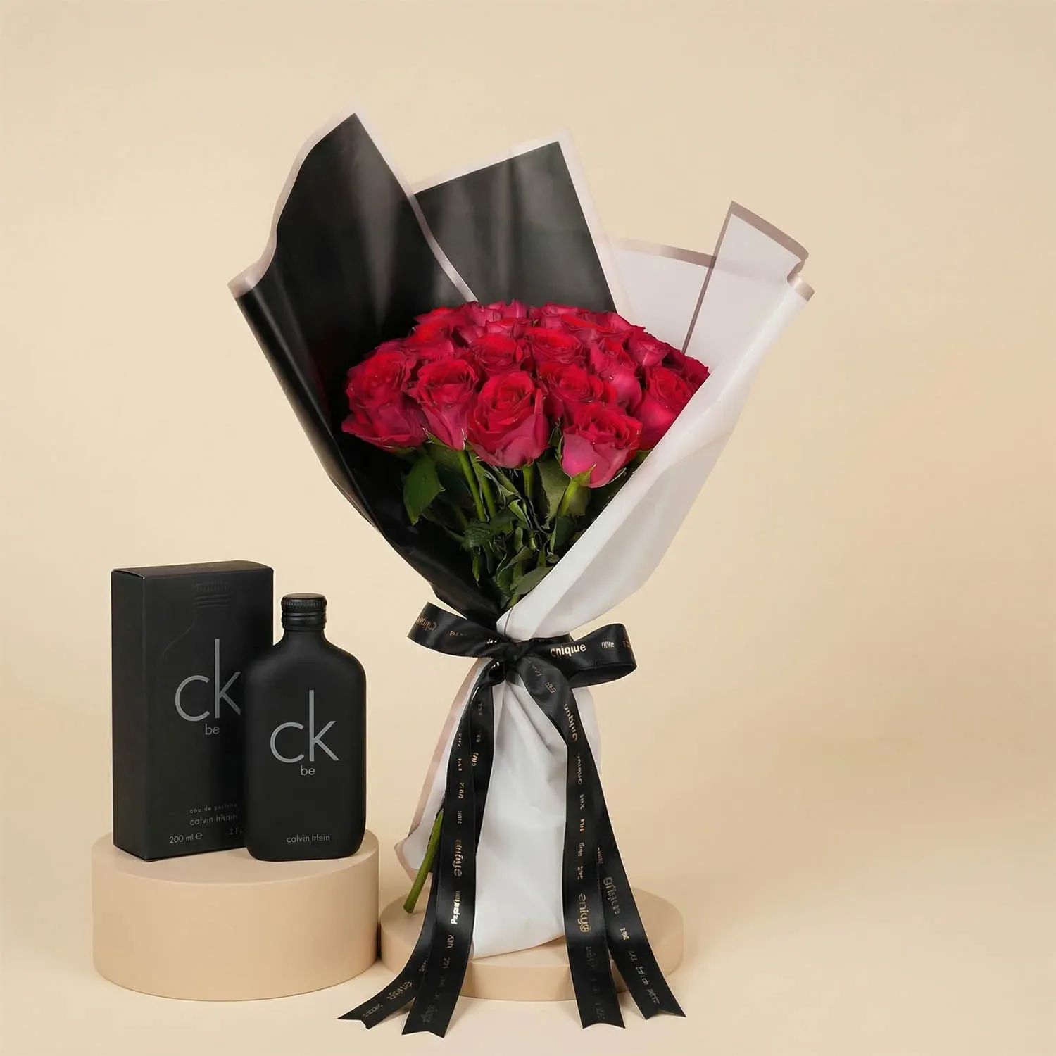 باقة ورد أحمر مع عطر