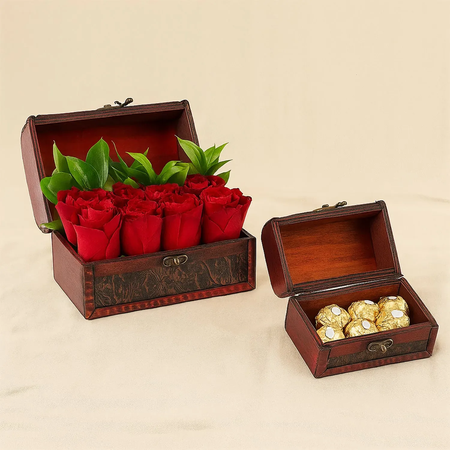 بوكس هدايا جوري أحمر مع شوكولاتة