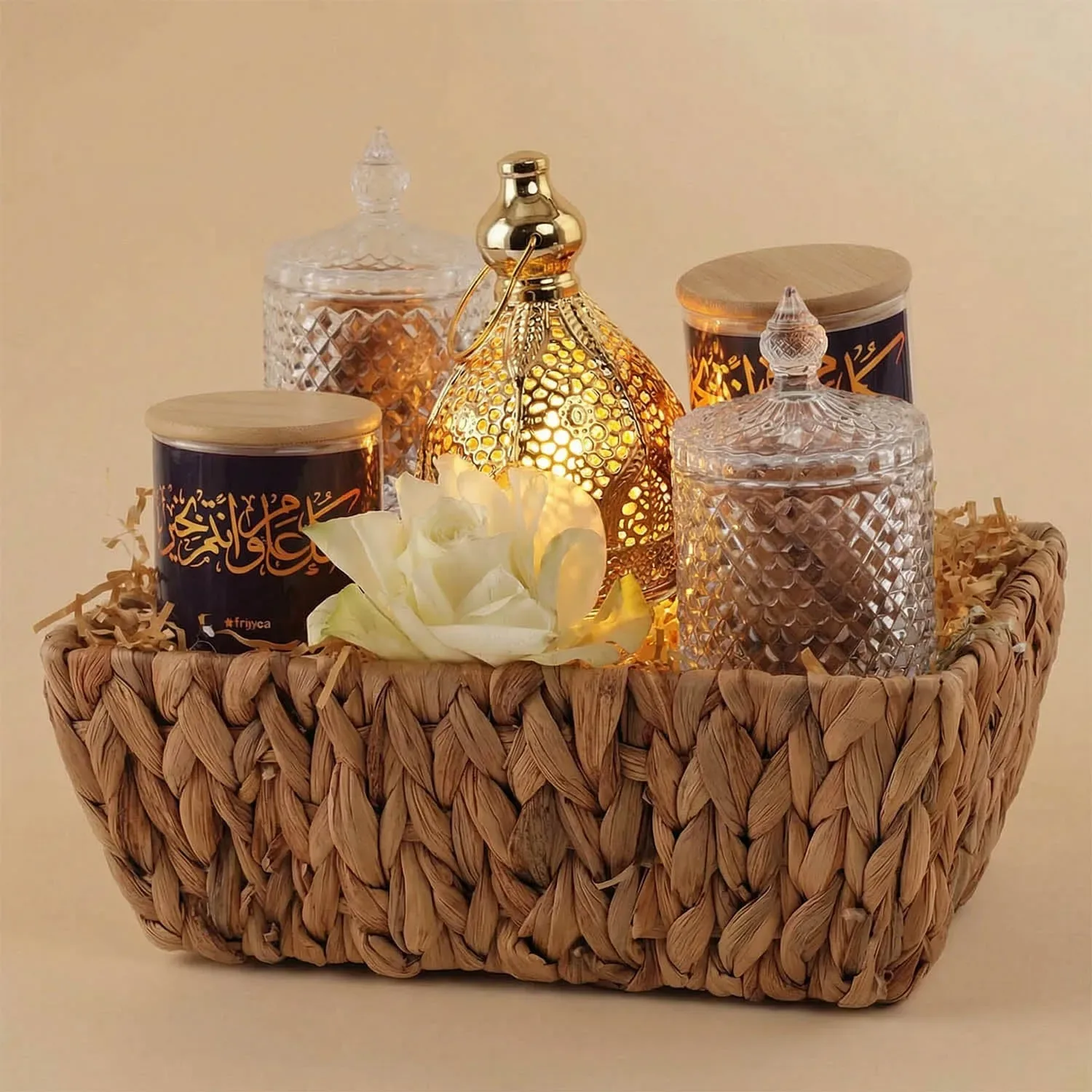 سلة هدية بالتمور الفاخرة